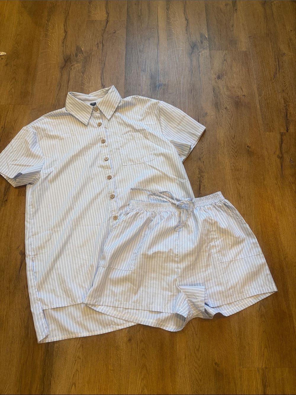 {pre-loved} Women’s Light Blue & White Pinstripe Shirt and Shorts Set